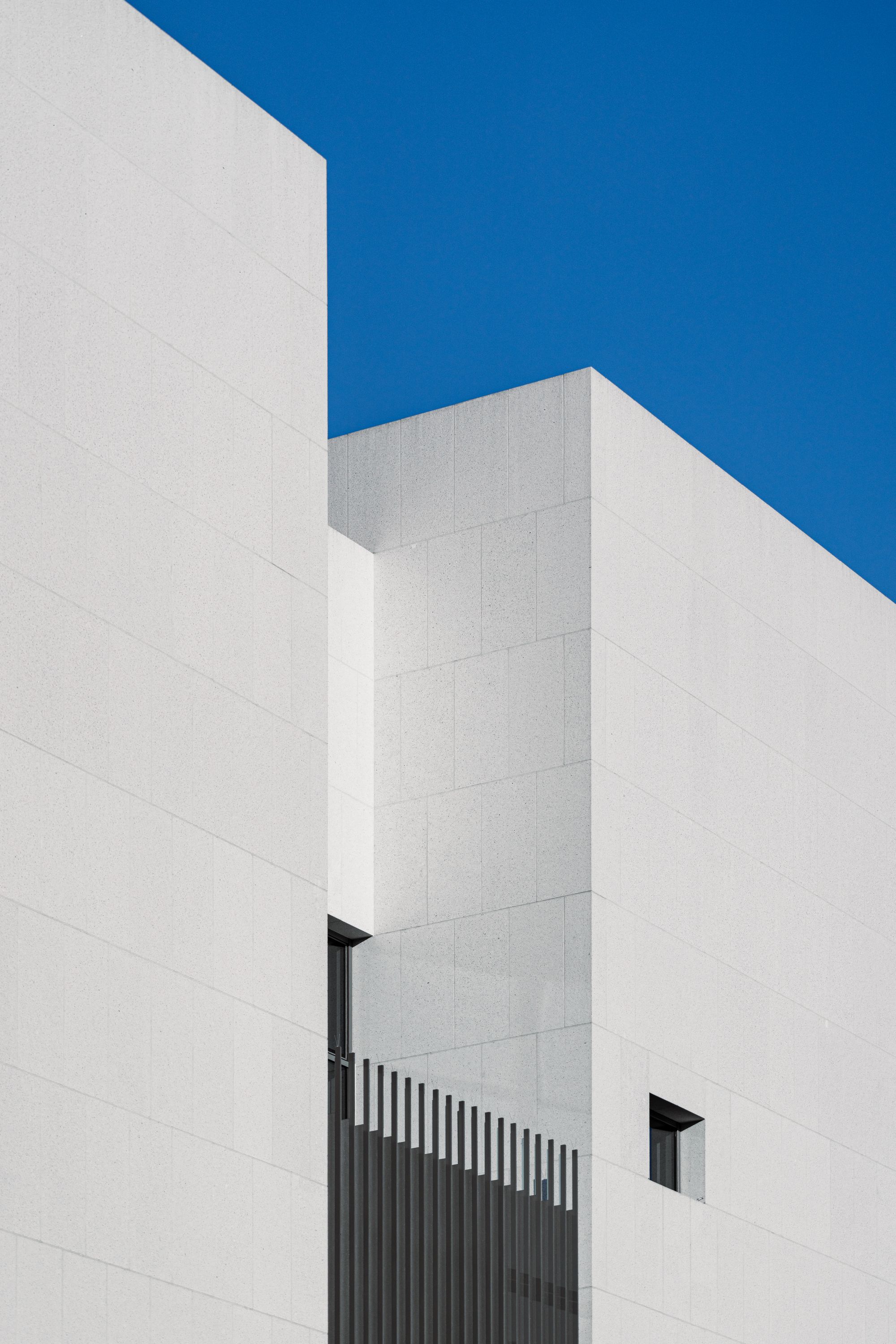 Volúmenes blancos minimalistas
